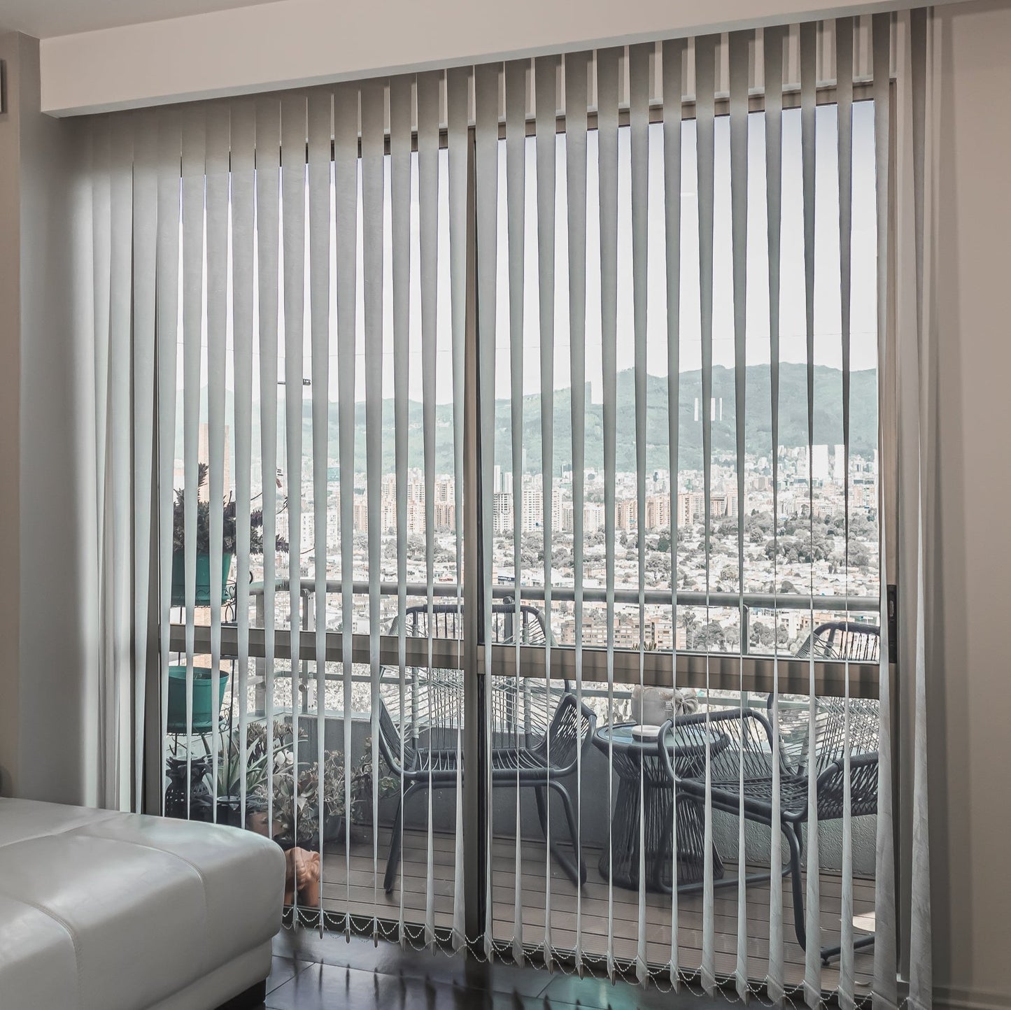 VERTICALES SCREEN SANTORINI